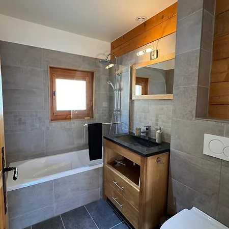 Charming, Cosy Nestled In A Breathtaking Surrounding With Spectacular, Stunning Mountain Views *
